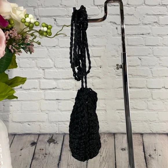 Beautifully Simple Black Crochet Shoulder/Crossbody Bag - Picture 3 of 17